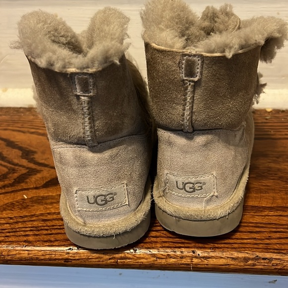 Girls Ugg boots - Picture 2 of 4